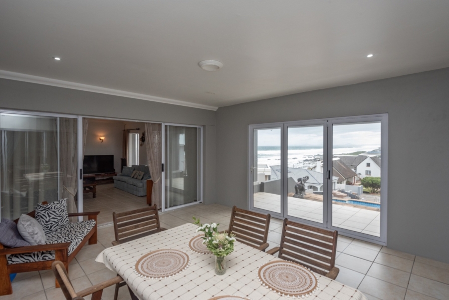 5 Bedroom Property for Sale in Beachview Eastern Cape